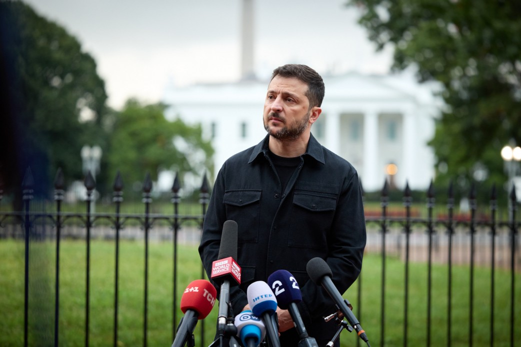 Зеленський подарував Трампу ключку для гри у гольф від українського воїна